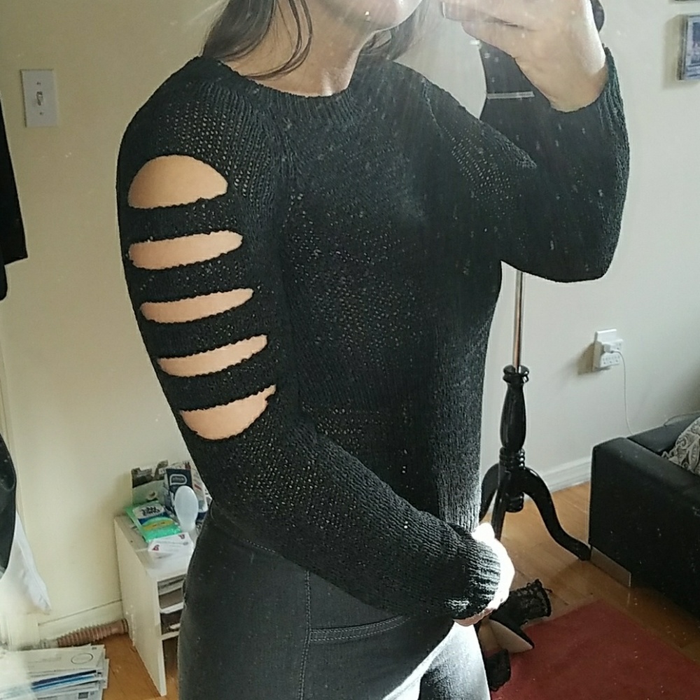 Small Minkpink sweater w cutout sleeves